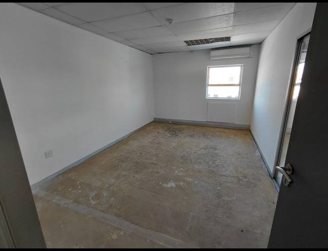 3,355M² OFFICE TO LET IN HALFWAY GARDENS